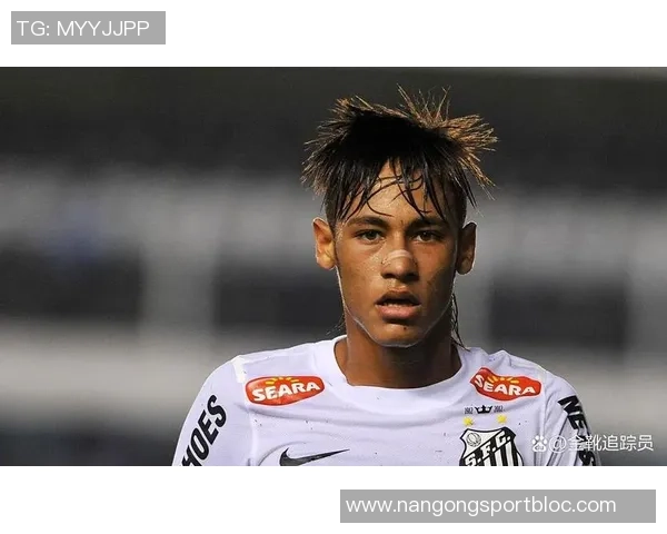 阿图尔与内马尔重聚合影祝福早日回归赛场