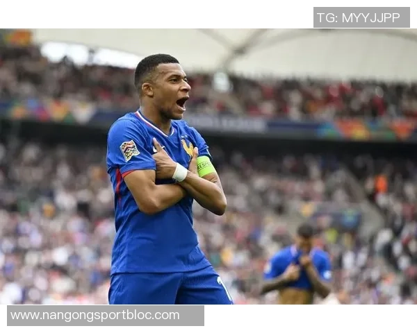 姆巴佩全场表现惊艳贡献2进球1助攻并成功过人4次获得满分评价