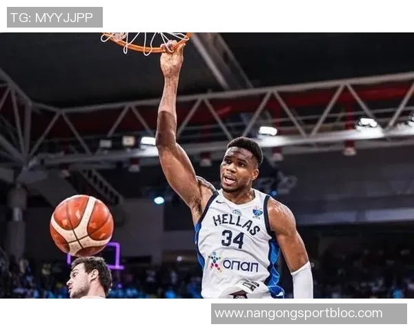 字母哥火力全开22投16中砍下37分8板7助2盖帽带队大胜正负值高达18