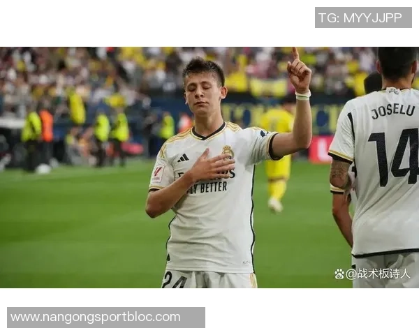 恭贺居莱尔与伊尔迪兹荣获土耳其足球推广奖的辉煌成就