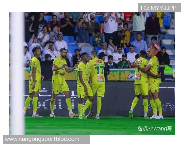 沙特联赛最新动态利雅得新月强势反超登顶胜利遭遇首败失去榜首位置