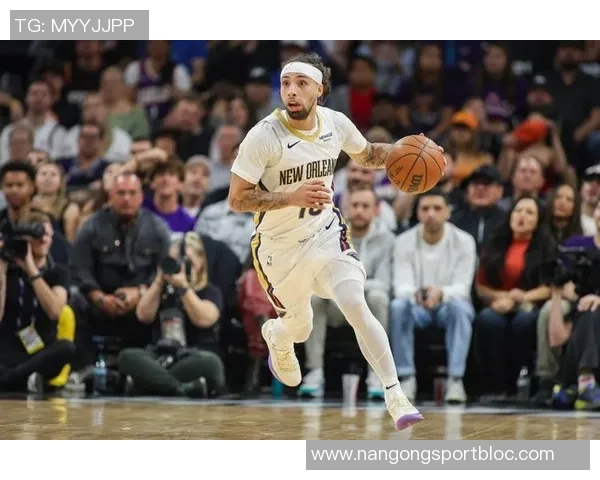 阿尔瓦拉多替补表现出色首节独得10分全场砍下18分3助攻