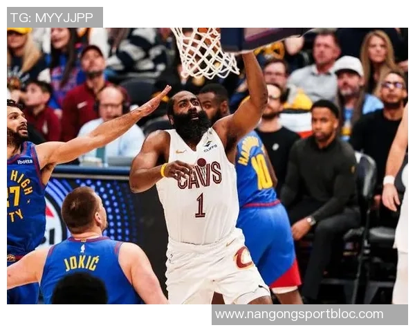 哈登首节表现抢眼轻松拿下11分3篮板2助攻正负值高达14